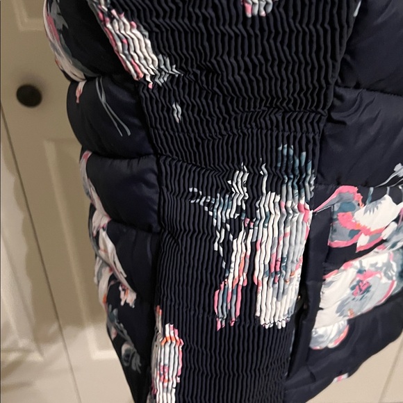 EUC, JOULES CLOTHING FLORAL QUILTED PUFFER VEST, NAVY HIGH GROVE PRINT SIZE US 6 - Picture 4 of 11